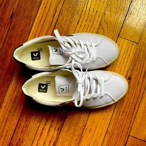 White Veja canvas sneakers; size US 7 (EU 38)